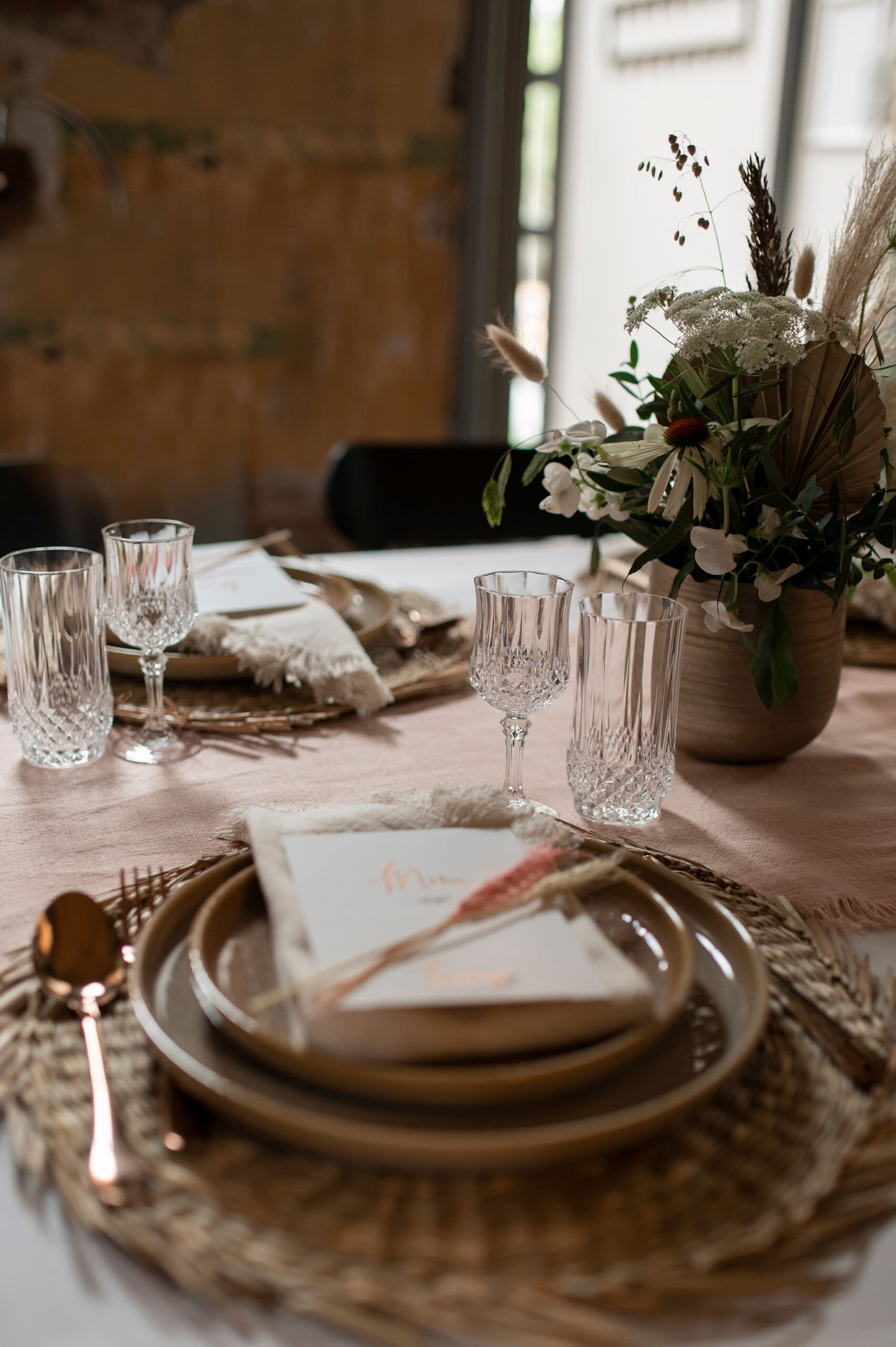 Organisatie : @jaikwilevents @mvm.photographynl  Locatie : @metaalkathedraal  Styling : @jaikwilevents  Fotografie : @mvm.photographynl  Jurken : @ieks_bridal  Pakken : @deitmers_mannenmode  Muah : @lookk.beautiful  Bloemist : @bloembinderijbloom  Taart : @ladentsucree13  Sieraden & trouwringen: @atelieraroha  Trouwambtenaar: @andra_trouwt  Kaarten : @stijlvolletrouwkaarten  Koppel 1: @nikitakouwenhoven @davemontijn  Koppel 2 : @portfolio.laurabakker & Tom