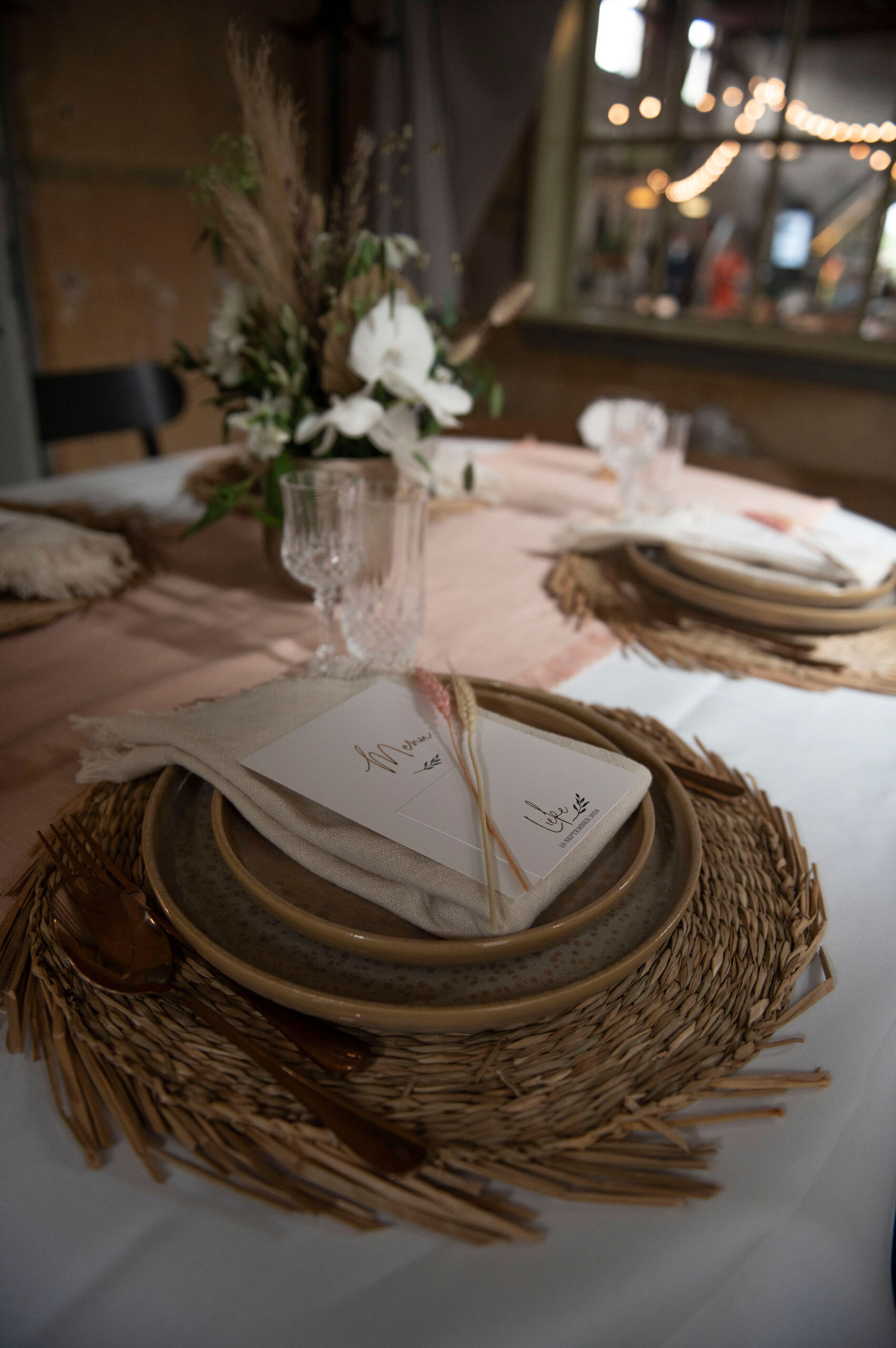 Organisatie : @jaikwilevents @mvm.photographynl  Locatie : @metaalkathedraal  Styling : @jaikwilevents  Fotografie : @mvm.photographynl  Jurken : @ieks_bridal  Pakken : @deitmers_mannenmode  Muah : @lookk.beautiful  Bloemist : @bloembinderijbloom  Taart : @ladentsucree13  Sieraden & trouwringen: @atelieraroha  Trouwambtenaar: @andra_trouwt  Kaarten : @stijlvolletrouwkaarten  Koppel 1: @nikitakouwenhoven @davemontijn  Koppel 2 : @portfolio.laurabakker & Tom