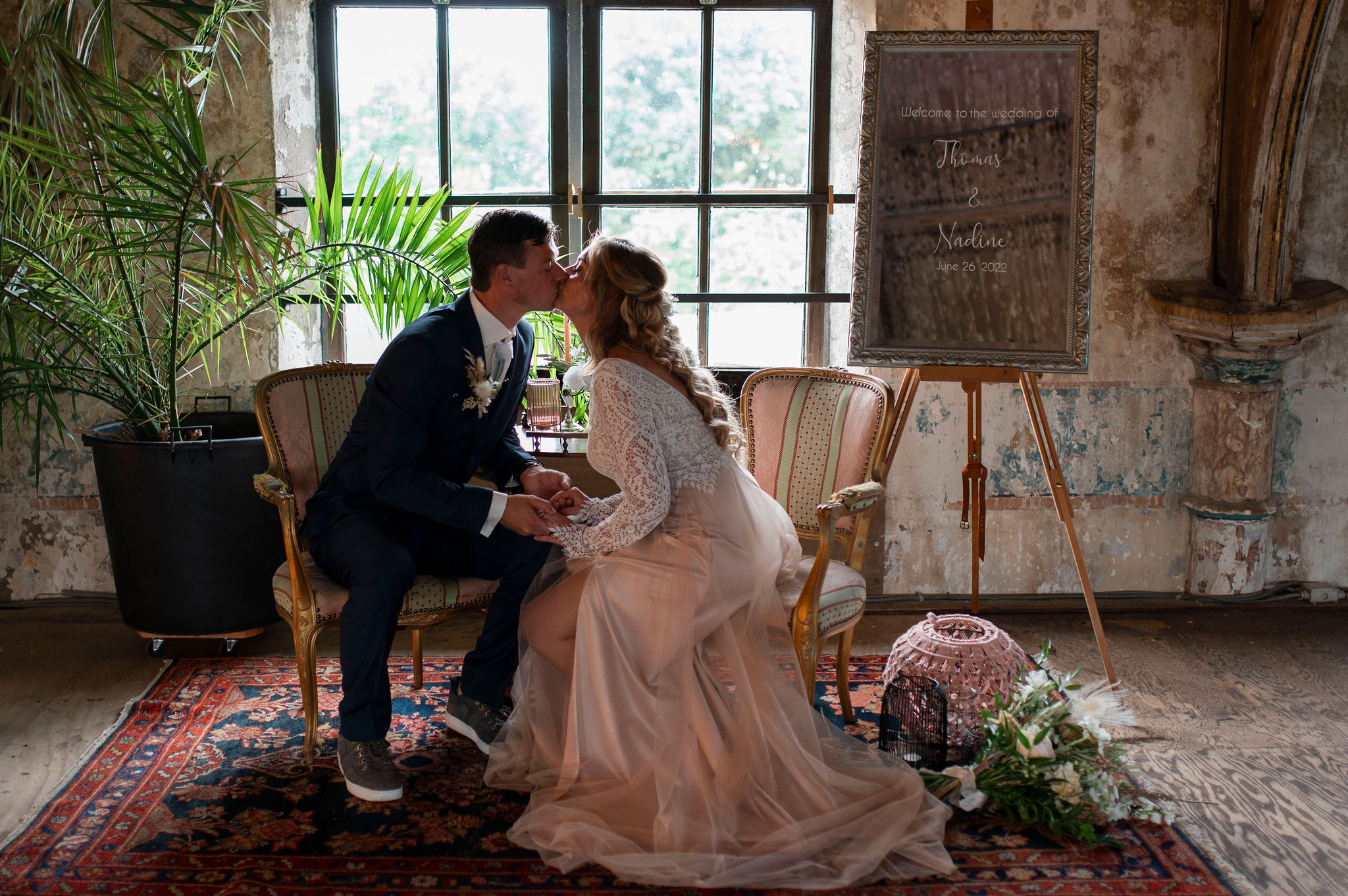 Organisatie : @jaikwilevents @mvm.photographynl  Locatie : @metaalkathedraal  Styling : @jaikwilevents  Fotografie : @mvm.photographynl  Jurken : @ieks_bridal  Pakken : @deitmers_mannenmode  Muah : @lookk.beautiful  Bloemist : @bloembinderijbloom  Taart : @ladentsucree13  Sieraden & trouwringen: @atelieraroha  Trouwambtenaar: @andra_trouwt  Kaarten : @stijlvolletrouwkaarten  Koppel 1: @nikitakouwenhoven @davemontijn  Koppel 2 : @portfolio.laurabakker & Tom